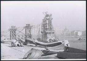 cca 1947 Budapest, Lánchíd, 9 db vintage negatívról készült mai nagyítás, 18x25 cm, + hozzáadva 8 db...