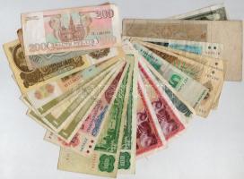 30db-os vegyes külföldi bankjegy tétel, közte Csehszlovákia, Jugoszlávia, Lengyelország, Szovjetunió, Ukrajna T:III,III- 30pcs of various banknotes, including Czechoslovakia, Yugoslavia, Poland, Soviet Union, Ukraine C:F,VG