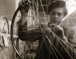 cca 1952 Budapest, Csepel Művek, fotóriport a kerékpár gyárban, 8 db szabadon felhasználható vintage...