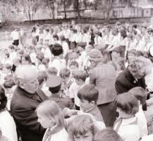 cca 1968 Sinka Antal hagyatékából: kisdobosok és úttörők avatási ünnepsége, 13 db vintage negatív, 6...