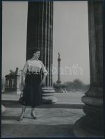 Az 1950-es és 60-as évek női divatja Budapesten, 3 db vintage fotó, 24x18 cm