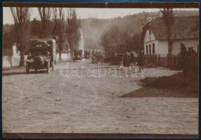 cca 1916 Vöröskeresztes teherautókonvoj a fronton 13x9 cm