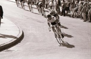 cca 1989 Budapest, kerékpárverseny a Gellért-hegyen, 34 db szabadon felhasználható, jó minőségű, vin...