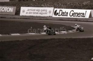 1988. április 30. Motorversenyen készült, szabadon felhasználható, jó minőségű, 23 db vintage negatí...