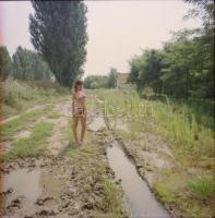 cca 1979 Szolidan erotikus felvételek tétele, 13 db vintange negatív, 6x6 cm