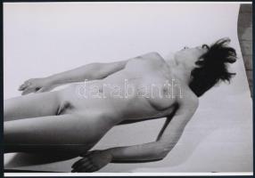 cca 1979 Három pozíció, 3 db szolidan erotikus fotó, vintage negatívokról készült mai nagyítások, 25...