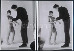 cca 1971 Instrukciók a műteremben, 5 db szolidan erotikus fotó, vintage negatívokról készült mai nag...