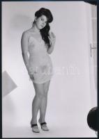 cca 1974 Mit rejt a csipkés kombiné? 3 db szolidan erotikus fotó, vintage negatívokról készült mai n...