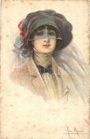 24 db RÉGI hölgyeket ábrázoló motívumlap, sok lithoval, vegyes minőségben / 24 pre-1945 lady motive ...