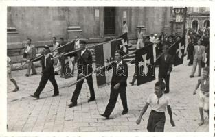 31 db RÉGI motívumlap sok érdekes darabbal pár fotóval, vegyes minőségben / 31 pre-1945 motive cards...