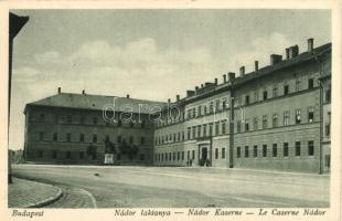 Budapest I. Vár, Kapisztrán tér, Nádor laktanya, Kapisztrán Szent János szobor (EK)