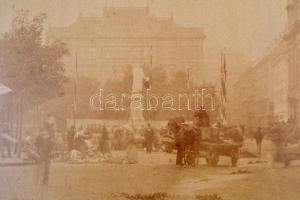 cca 1880 Budapest, Petőfi tér, Petőfi szobor, piac, Carlton szálloda, ortodox templom, kartonra raga...