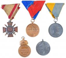 5db-os kitüntetés tétel, benne 1922. "Magyar Koronás Bronzérem" aranyozott Br kitüntetés mellszalag nélkül, hátodalán átvésett évszám + 1938. "Felvidéki Emlékérem" Br kitüntetés sérült, nem eredeti mellszalagon, hátoldalán átvésett évszám + 1940. "Erdélyi részek felszabadulásának emlékére" cink emlékérem nem saját mellszalagon. Szign.:BERÁN + 1941. "Tűzkereszt I. fokozata" bronzozott cink kitüntetés nem saját mellszalagon + 1941. "Délvidéki Emlékérem" cink emlékérem mellszalag nélkül. Szign.: BERÁN T:2,2-