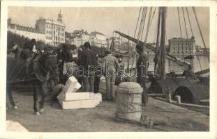 Split, Spljet, Spalato; Hafen / kikötő, rakpart, lovak / Harbor, quay, horses, Kilophot Photographie-Karte. 'K.u.K. Kriegsmarine SMS Árpád' Marinefeldpost (EK)