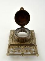 Díszes fém tintatartó, üvegbetéttel, 11x9x7 cm