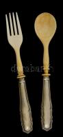 Ezüst(Ag) nyelű csont salátás kanál és villa, monogramos, jelzett, h: 24 és 25 cm, bruttó: 147 g