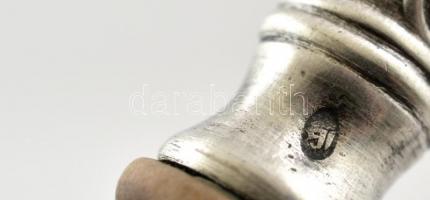 Ezüst(Ag)nyelű salátás kanál, jelzett, h: 25 cm, bruttó: 69,9 g