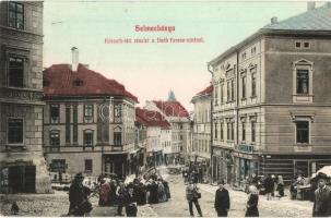 Selmecbánya, Banska Stiavnica; Kossuth tér és Deák Ferenc utca, piac, Herczog M. üzlete. Grohmann kiadása / square with street view, market, shops