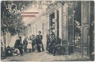 Ópáva, Oppova, Opovo; ülő csoportkép üzlet előtt / sitting group in front of a shop (EK)