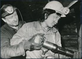 cca 1970 Bányászok, 3 db vintage fotó, 16,5x24 cm és 22,5x17 cm között