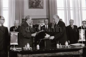 1979 Brezsnyev látogatása Budapesten, találkozó Kádár Jánossal, a repülőtéri várakozástól, a búcsúva...