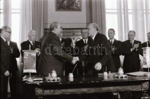 1979 Brezsnyev látogatása Budapesten, találkozó Kádár Jánossal, a repülőtéri várakozástól, a búcsúva...