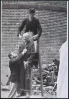 1945 Budapest, háborús bűnösök nyilvános kivégzése, 3 db vintage negatívról készült mai nagyítás, 25...