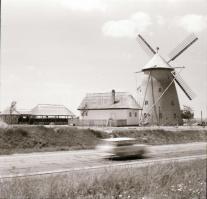 cca 1968 Szélmalomról készült 3 db szabadon felhasználható, vintage negatív + kontakt nézőképek, Dez...