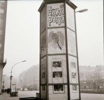 1969 Budapest, a Fővárosi Moziüzemi Vállalat hirdetőoszlopai, plakáthelyei, kirakatai, ahol az új filmeket hirdették, 13 db szabadon felhasználható, vintage negatív, 6x6 cm