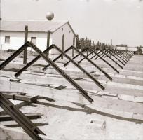cca 1966 Állattartó telepek építése, 13 db vintage negatív Sinka Antal (?-?) hagyatékából, aki a vel...