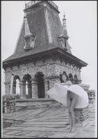 cca 1985 Csipkerózsika mélyalvásban és ébren, 3 db vintage negatívról készült mai nagyítások, 25x18 cm