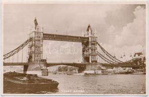 1947 Garay Sándor (1920-2006) atléta, Zsitvay Zoltán (?-?) atléta és Németh Imre (1917-1989) olimpia...