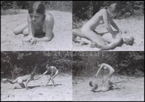 cca 1979 Szabadtéri játékok, szolidan erotikus felvételek, 13 db vintage negatívról készült mai nagy...