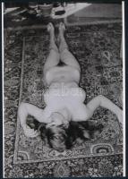 cca 1971 Így is jó, úgy is jó, 3 db szolidan erotikus fénykép, vintage negatívokról készült mai nagy...