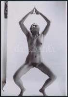 cca 1935 és 1970 Gimnasztikai gyakorlatok, 4 db szolidan erotikus fénykép, vintage negatívokról kész...