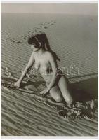 cca 1979 Vizes, homokos, sziklás környezetben, 3 db szolidan erotikus fénykép, vintage negatívokról készült mai nagyítások, 25x18 cm / 3 erotic photos, 25x18 cm