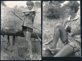 cca 1974 Erdei tisztás szolidan erotikus eseménye, 13 db vintage fotó, 17x12 cm / 13 erotic photos, ...