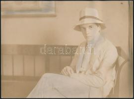 cca 1900-1920 Vegyes fotó tétel, 7 db, nagyrészt díszes hátoldalú, különböző műtermekből származóak,...