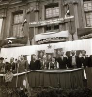 1968 Komárom, Dobi István politikai gyűlése, választási beszámolója, 13 db vintage negatív Kotnyek Antal (1921-1990) fotóriporter hagyatékából, 6x6 cm