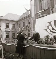 1968 Komárom, Dobi István politikai gyűlése, választási beszámolója, 13 db vintage negatív Kotnyek A...