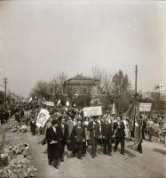 1968 Komárom, Dobi István politikai gyűlése, választási beszámolója, 13 db vintage negatív Kotnyek A...