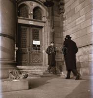 cca 1970/1980 Budapesti városképek, épületfotók vegyesen, 77 db vintage negatív (korábban visszamara...