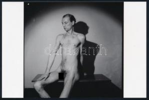 cca 1973 Mindent megmutatnak, szolidan erotikus fényképek, 33 db mai nagyítás korabeli negatívokról,...