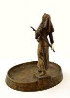 Peter Tereszczuk (1875-1963): Figurális névjegykártyatartó. Bronz, elefántcsont (hajszál repedéssel)...