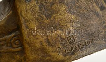 Peter Tereszczuk (1875-1963): Figurális névjegykártyatartó. Bronz, elefántcsont (hajszál repedéssel)...