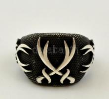 Ezüst(Ag) kardokkal díszített gyűrű, jelzett, méret: 67, nettó: 12,3 g