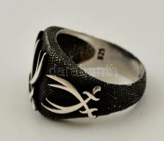 Ezüst(Ag) kardokkal díszített gyűrű, jelzett, méret: 67, nettó: 12,3 g