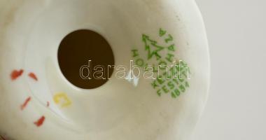 Hollóházi porcelán népviseletes lányka, kézzel festett, jelzett, kis kopással, m: 10 cm