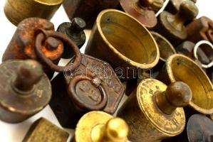 Régi bécsi lat súlyok, 27 db, különfélék, legtöbbjük jelzett