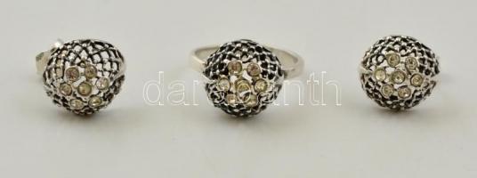 Ezüst(Ag) áttört apró szintetikus kövekkel kirakott gyűrű és fülbevalópár, jelzett, bruttó: 5,4 g